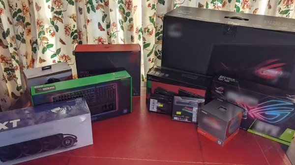 Bộ PC chơi game vừa được “Witcher” Henry Cavill tự tay lắp ráp có cấu hình khủng đến mức nào? - Ảnh 2. Bộ PC chơi game vừa được “Witcher” Henry Cavill tự tay lắp ráp có cấu hình khủng đến mức nào? - Ảnh 2.