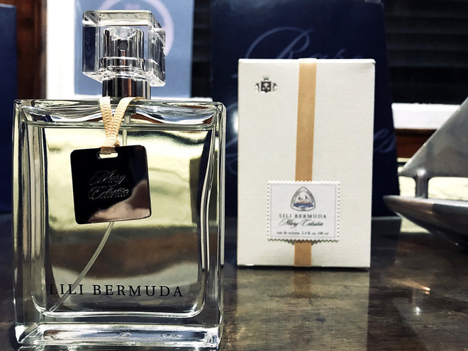 H&agrave;nh tr&igrave;nh phục dựng m&ugrave;i hương cho lọ nước hoa bị ch&ocirc;n v&ugrave;i 150 năm dưới đ&aacute;y biển Bermuda - Ảnh 7.