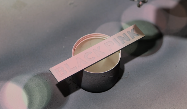 Qu&aacute; m&ecirc; BLACKPINK, anh ch&agrave;ng YouTuber tự tạo b&agrave;n ph&iacute;m cơ với phong c&aacute;ch Hắc Hường v&ocirc; c&ugrave;ng bắt mắt - Ảnh 7.