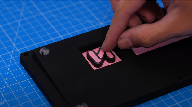 Qu&aacute; m&ecirc; BLACKPINK, anh ch&agrave;ng YouTuber tự tạo b&agrave;n ph&iacute;m cơ với phong c&aacute;ch Hắc Hường v&ocirc; c&ugrave;ng bắt mắt - Ảnh 19.