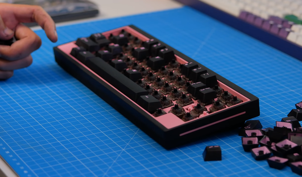 Qu&aacute; m&ecirc; BLACKPINK, anh ch&agrave;ng YouTuber tự tạo b&agrave;n ph&iacute;m cơ với phong c&aacute;ch Hắc Hường v&ocirc; c&ugrave;ng bắt mắt - Ảnh 20.