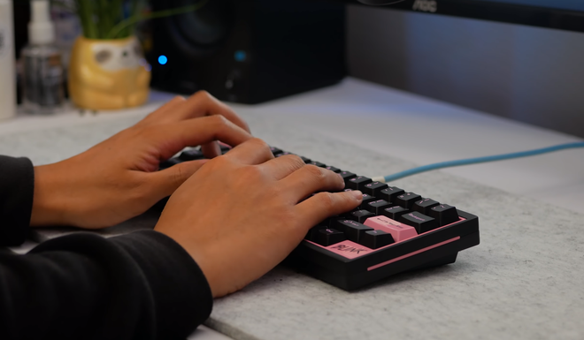 Qu&aacute; m&ecirc; BLACKPINK, anh ch&agrave;ng YouTuber tự tạo b&agrave;n ph&iacute;m cơ với phong c&aacute;ch Hắc Hường v&ocirc; c&ugrave;ng bắt mắt - Ảnh 25.