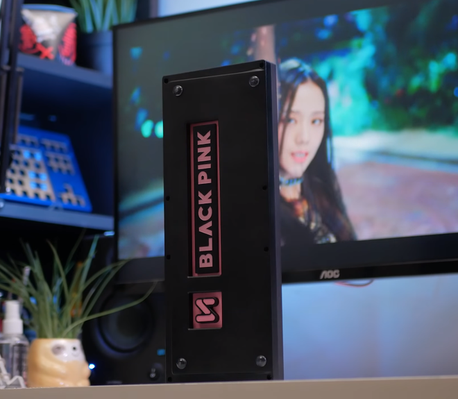 Qu&aacute; m&ecirc; BLACKPINK, anh ch&agrave;ng YouTuber tự tạo b&agrave;n ph&iacute;m cơ với phong c&aacute;ch Hắc Hường v&ocirc; c&ugrave;ng bắt mắt - Ảnh 26.