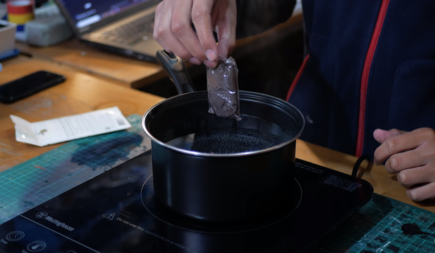 Qu&aacute; m&ecirc; BLACKPINK, anh ch&agrave;ng YouTuber tự tạo b&agrave;n ph&iacute;m cơ với phong c&aacute;ch Hắc Hường v&ocirc; c&ugrave;ng bắt mắt - Ảnh 10.