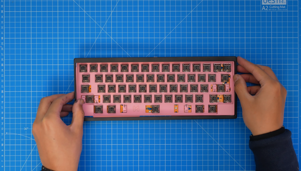 Qu&aacute; m&ecirc; BLACKPINK, anh ch&agrave;ng YouTuber tự tạo b&agrave;n ph&iacute;m cơ với phong c&aacute;ch Hắc Hường v&ocirc; c&ugrave;ng bắt mắt - Ảnh 18.