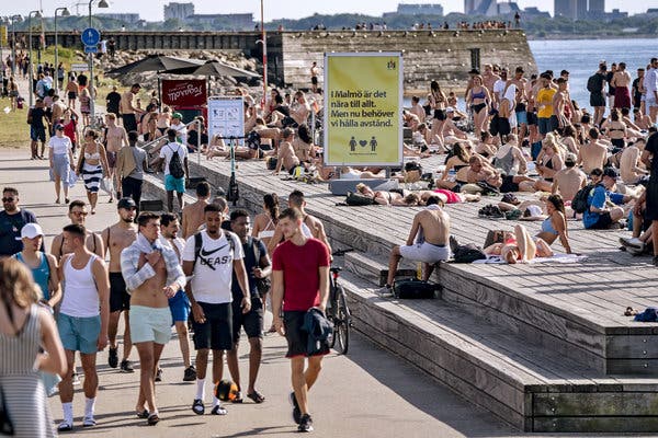 Nghi&ecirc;n cứu mới cho thấy chiến lược miễn dịch cộng đồng với COVID-19 gần như kh&ocirc;ng thể th&agrave;nh c&ocirc;ng - Ảnh 4.