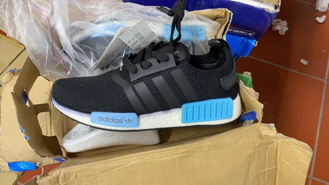 Cận cảnh kho h&agrave;ng lậu rộng hơn 10.000m2 chuy&ecirc;n livestream b&aacute;n h&agrave;ng tr&ecirc;n Facebook - Ảnh 4.