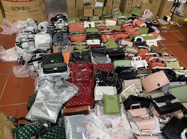 Cận cảnh kho h&agrave;ng lậu rộng hơn 10.000m2 chuy&ecirc;n livestream b&aacute;n h&agrave;ng tr&ecirc;n Facebook - Ảnh 8.