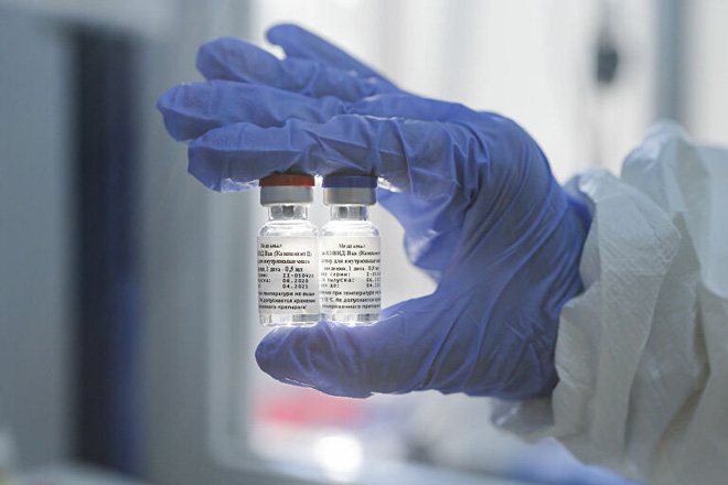 Lộ diện video sản xuất những liều vaccine Covid-19 đầu tiên của nhân loại ngay trong nhà máy dược phẩm Nga - Ảnh 2. Lộ diện video sản xuất những liều vaccine Covid-19 đầu tiên của nhân loại ngay trong nhà máy dược phẩm Nga - Ảnh 2.