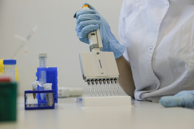 Lộ diện video sản xuất những liều vaccine Covid-19 đầu tiên của nhân loại ngay trong nhà máy dược phẩm Nga - Ảnh 3. Lộ diện video sản xuất những liều vaccine Covid-19 đầu tiên của nhân loại ngay trong nhà máy dược phẩm Nga - Ảnh 3.