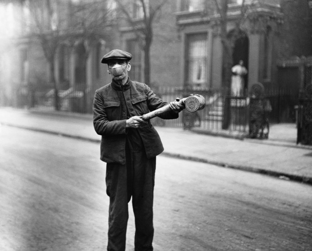 Nh&acirc;n loại từng đối ph&oacute; với đại dịch như thế n&agrave;o khi chưa c&oacute; vaccine?  - Ảnh 2.