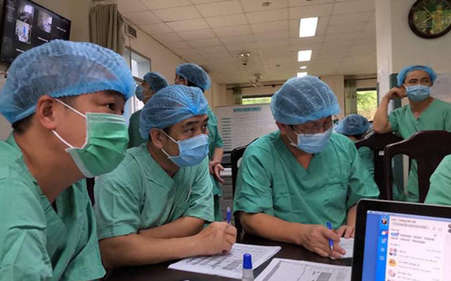 PGS Nguyễn Lân Hiếu khuyến cáo 1 loại khẩu trang không nên dùng vì không ngăn người đeo lây truyền Covid-19 - Ảnh 1. PGS Nguyễn Lân Hiếu khuyến cáo 1 loại khẩu trang không nên dùng vì không ngăn người đeo lây truyền Covid-19 - Ảnh 1.