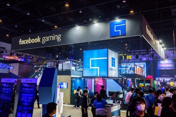 Facebook tham vọng nuốt chửng miếng bánh mà Microsoft vừa để lại - Ảnh 2. Facebook tham vọng nuốt chửng miếng bánh mà Microsoft vừa để lại - Ảnh 2.