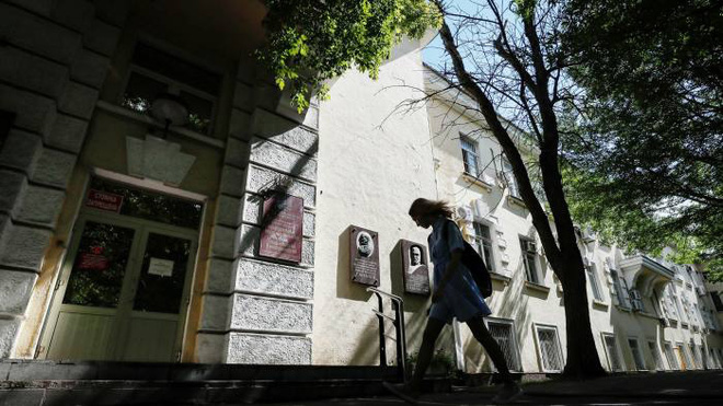 Ph&eacute;p lạ từ vaccine Covid-19 Sputnik V: Sở nghi&ecirc;n cứu thầm lặng suốt h&agrave;ng thập kỷ dần bước ra &aacute;nh s&aacute;ng - Ảnh 4.