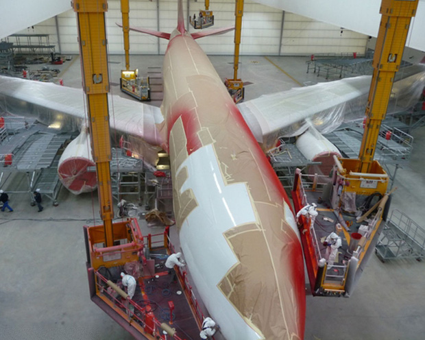 Những l&yacute; do n&agrave;o khiến việc sơn một chiếc m&aacute;y bay cũng c&oacute; thể tốn đến 7 tỉ đồng v&agrave; mất nửa th&aacute;ng mới ho&agrave;n th&agrave;nh xong được? - Ảnh 2.