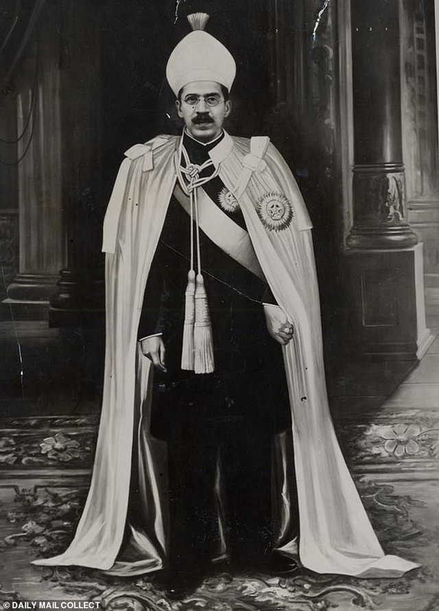  Cuộc sống kỳ lạ của quốc vương gi&agrave;u nhất lịch sử: Sở hữu khối t&agrave;i sản đủ nu&ocirc;i cả thế giới nhưng mỗi tuần chỉ ti&ecirc;u 30 ngh&igrave;n đồng  - Ảnh 5.