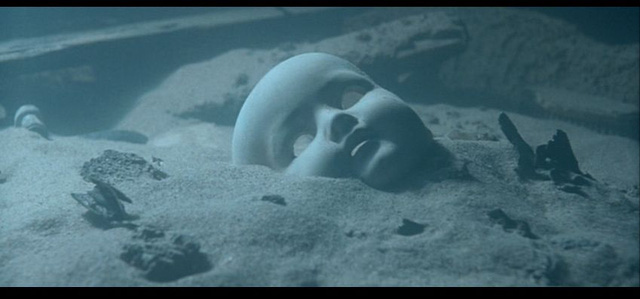 Vẻ đẹp vừa h&uacute;t hồn, vừa r&ugrave;ng rợn của những địa điểm nổi tiếng nhất dưới l&ograve;ng đại dương - Ảnh 1.