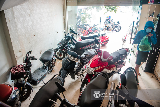 Khám phá phòng trọ hộp diêm giữa lòng Hà Nội: Chỉ rộng 3m2, tiện ích thiếu thốn nhưng giá cả liệu có rẻ? - Ảnh 26. Khám phá phòng trọ hộp diêm giữa lòng Hà Nội: Chỉ rộng 3m2, tiện ích thiếu thốn nhưng giá cả liệu có rẻ? - Ảnh 26.