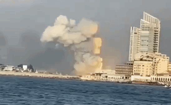 Vụ nổ cực lớn ở Li-băng: Nga c&ocirc;ng bố ảnh vệ tinh g&acirc;y sốc - Ảnh 1.