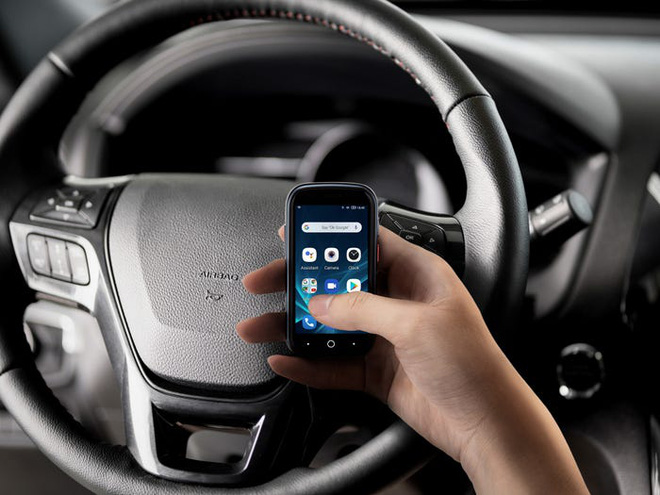  Qu&ecirc;n điện thoại m&agrave;n h&igrave;nh lớn đi, chiếc smartphone t&iacute; hon n&agrave;y mới đang l&agrave; t&acirc;m điểm của sự ch&uacute; &yacute; - Ảnh 9.