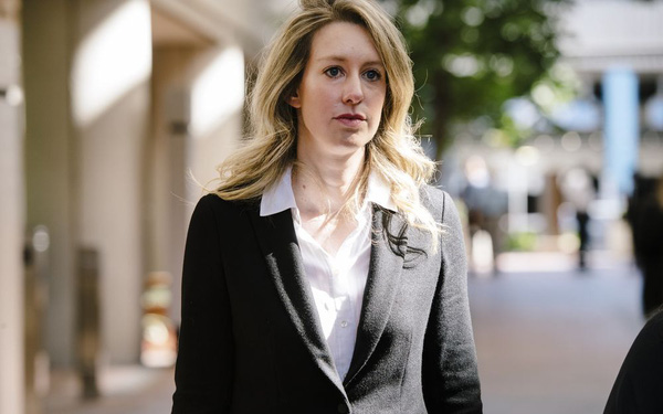 Nữ CEO xinh đẹp của startup x&eacute;t nghiệm m&aacute;u c&uacute; lừa thế kỷ tự nhận mắc bệnh t&acirc;m l&yacute; nhằm kh&aacute;ng &aacute;n  - Ảnh 1.