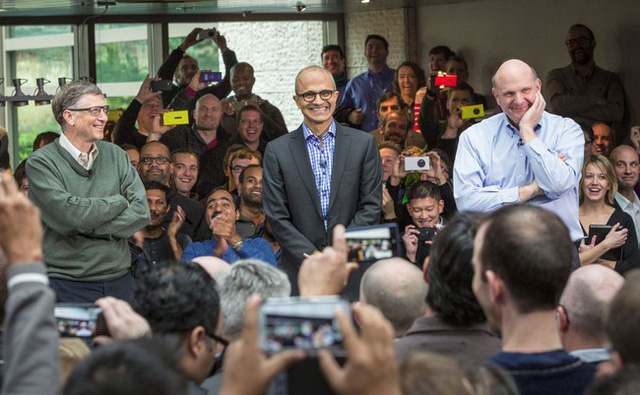  Kh&oacute; t&iacute;nh kh&eacute;t tiếng, Bill Gates từng gửi mail ch&acirc;m biếm, chỉ tr&iacute;ch nh&acirc;n vi&ecirc;n l&uacute;c nửa đ&ecirc;m  - Ảnh 2.