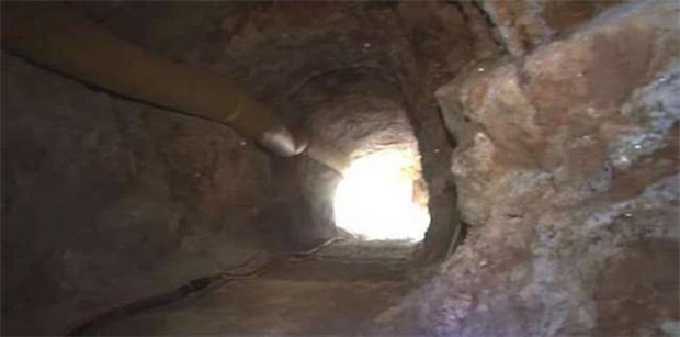 Đi leo n&uacute;i nhặt được vi&ecirc;n đ&aacute; lạ n&ecirc;n mang về chơi, thanh ni&ecirc;n chết lặng khi biết m&igrave;nh tr&uacute;ng số độc đắc, phải lập tức quay lại chỗ t&igrave;m được m&oacute;n đồ - Ảnh 2.