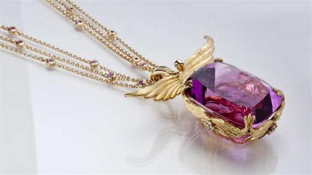 Đi leo n&uacute;i nhặt được vi&ecirc;n đ&aacute; lạ n&ecirc;n mang về chơi, thanh ni&ecirc;n chết lặng khi biết m&igrave;nh tr&uacute;ng số độc đắc, phải lập tức quay lại chỗ t&igrave;m được m&oacute;n đồ - Ảnh 6.