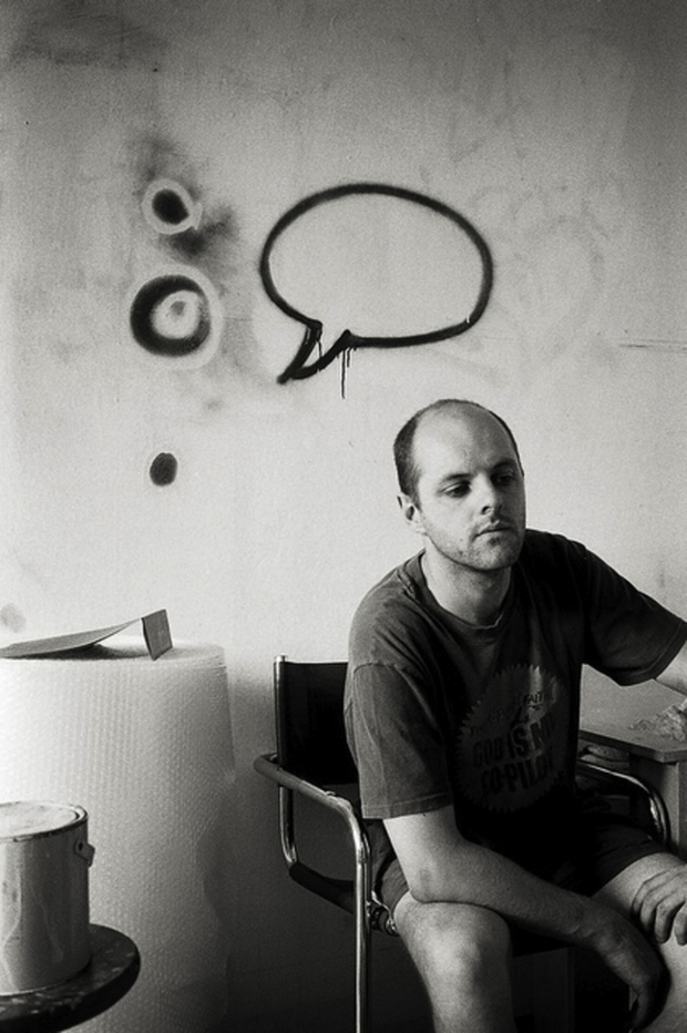  T&aacute;c phẩm nghệ thuật tr&ocirc;ng như t&uacute;i r&aacute;c viral khắp MXH sau khi được đăng b&aacute;n, kh&ocirc;ng &iacute;t d&acirc;n mạng đ&ugrave;a cợt nhưng gi&aacute; l&ecirc;n đến cả tỷ đồng  - Ảnh 2.