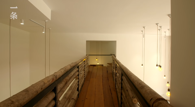  Lạ l&ugrave;ng căn nh&agrave; kh&ocirc;ng giường, kh&ocirc;ng ghế nhưng x&acirc;y cầu, &ldquo;tổ chim&rdquo; b&ecirc;n trong, tất cả đều bằng gỗ  - Ảnh 7.