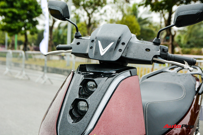 Ra mắt VinFast Theon: Xe m&aacute;y điện to như Honda SH, c&oacute; ABS 2 k&ecirc;nh v&agrave; nhiều c&ocirc;ng nghệ &lsquo;xịn x&ograve;&rsquo; kh&aacute;c - Ảnh 2.