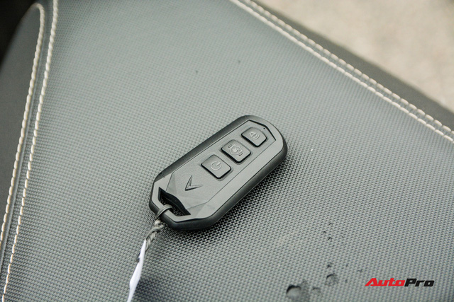 Ra mắt VinFast Theon: Xe m&aacute;y điện to như Honda SH, c&oacute; ABS 2 k&ecirc;nh v&agrave; nhiều c&ocirc;ng nghệ &lsquo;xịn x&ograve;&rsquo; kh&aacute;c - Ảnh 14.