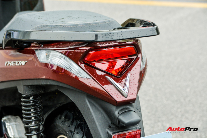 Ra mắt VinFast Theon: Xe m&aacute;y điện to như Honda SH, c&oacute; ABS 2 k&ecirc;nh v&agrave; nhiều c&ocirc;ng nghệ &lsquo;xịn x&ograve;&rsquo; kh&aacute;c - Ảnh 4.