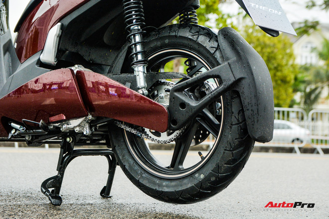 Ra mắt VinFast Theon: Xe m&aacute;y điện to như Honda SH, c&oacute; ABS 2 k&ecirc;nh v&agrave; nhiều c&ocirc;ng nghệ &lsquo;xịn x&ograve;&rsquo; kh&aacute;c - Ảnh 6.