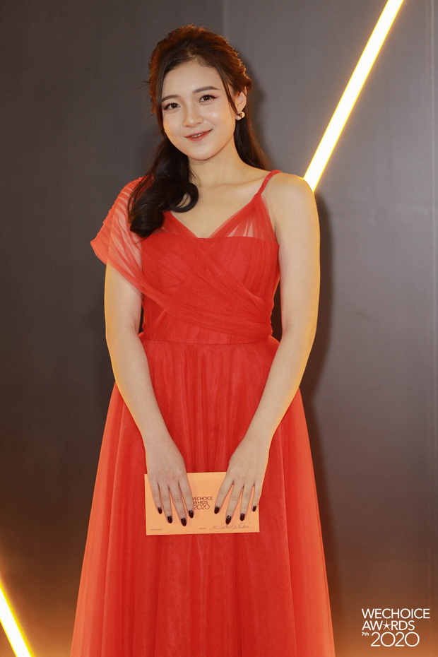Ngắm nhan sắc v&agrave; thần th&aacute;i của d&agrave;n mỹ nữ l&agrave;ng game xuất hiện tại thảm đỏ WeChoice Awards 2020: Xứng đ&aacute;ng cực phẩm! - Ảnh 2.