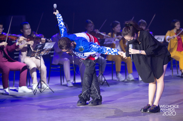 Trước giờ G Gala WeChoice Awards: Ho&agrave;ng Th&ugrave;y Linh v&agrave; Dế Choắt cực t&igrave;nh tứ, B&iacute;ch Phương c&otilde;ng gấu si&ecirc;u đ&aacute;ng y&ecirc;u b&ecirc;n d&agrave;n rapper trai trẻ - Ảnh 11.