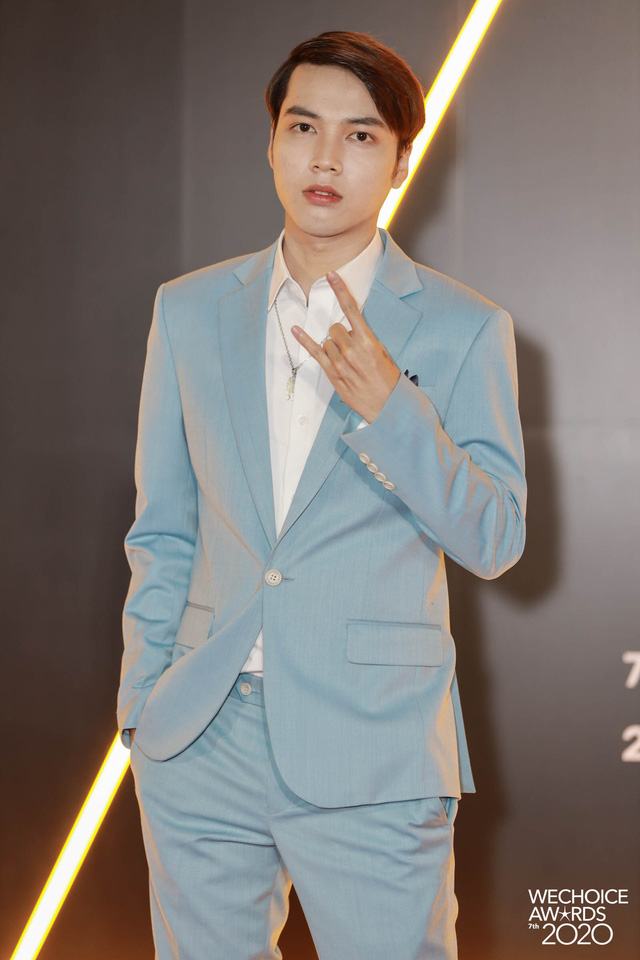 Thảm đỏ WeChoice Awards 2020 xuất hiện vũ trụ game thủ/ streamer Việt, ai cũng xinh đẹp lịch l&atilde;m đến bất ngờ - Ảnh 12.