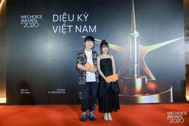 Thảm đỏ WeChoice Awards 2020 xuất hiện vũ trụ game thủ/ streamer Việt, ai cũng xinh đẹp lịch l&atilde;m đến bất ngờ - Ảnh 13.