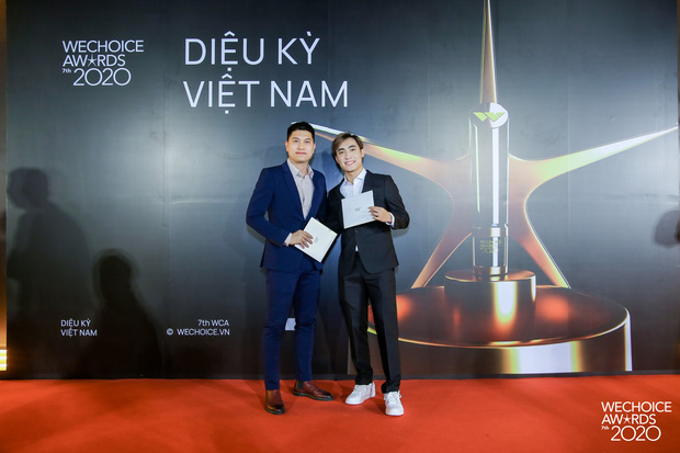 Thảm đỏ WeChoice Awards 2020 xuất hiện vũ trụ game thủ/ streamer Việt, ai cũng xinh đẹp lịch l&atilde;m đến bất ngờ - Ảnh 14.