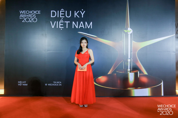 Ngắm nhan sắc v&agrave; thần th&aacute;i của d&agrave;n mỹ nữ l&agrave;ng game xuất hiện tại thảm đỏ WeChoice Awards 2020: Xứng đ&aacute;ng cực phẩm! - Ảnh 3.