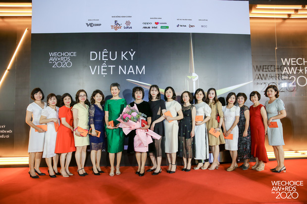 Đại diện tập thể b&aacute;c sĩ tuyến đầu chống dịch Covid-19, So Y Tiet, song Nhi... v&agrave; rất nhiều nh&acirc;n vật truyền cảm hứng đ&atilde; c&oacute; mặt tại Gala WeChoice Awards 2020 - Ảnh 7.