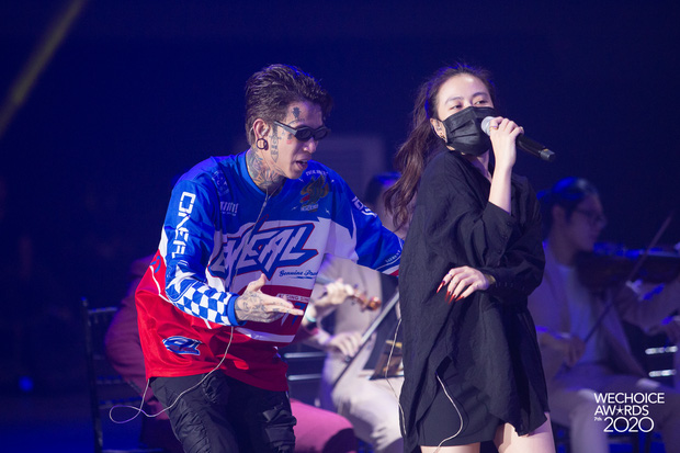 Trước giờ G Gala WeChoice Awards: Ho&agrave;ng Th&ugrave;y Linh v&agrave; Dế Choắt cực t&igrave;nh tứ, B&iacute;ch Phương c&otilde;ng gấu si&ecirc;u đ&aacute;ng y&ecirc;u b&ecirc;n d&agrave;n rapper trai trẻ - Ảnh 10.