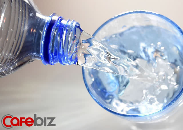 Cách một người đàn ông khiến Coca-Cola mất hàng chục triệu USD, bị người mua tẩy chay chỉ bằng một cú điện thoại - Ảnh 2. Cách một người đàn ông khiến Coca-Cola mất hàng chục triệu USD, bị người mua tẩy chay chỉ bằng một cú điện thoại - Ảnh 2.