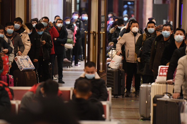 Khẩu trang, khử khuẩn, khoảng c&aacute;ch: Một kỳ Xu&acirc;n vận chưa từng thấy tại Trung Quốc dưới b&oacute;ng ma COVID-19 - Ảnh 18.