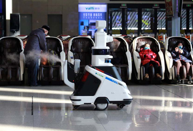 Khẩu trang, khử khuẩn, khoảng c&aacute;ch: Một kỳ Xu&acirc;n vận chưa từng thấy tại Trung Quốc dưới b&oacute;ng ma COVID-19 - Ảnh 8.