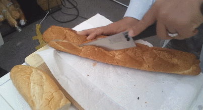 Bất chấp mọi loại bánh hay phô mai, con dao với công nghệ sóng siêu âm này vẫn có thể cắt chúng ngọt như cắt táo - Ảnh 1. Bất chấp mọi loại bánh hay phô mai, con dao với công nghệ sóng siêu âm này vẫn có thể cắt chúng ngọt như cắt táo - Ảnh 1.