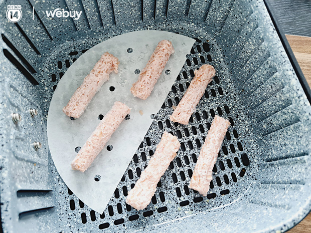 Thử d&ugrave;ng 3 phụ kiện nồi chi&ecirc;n kh&ocirc;ng dầu đang được khen hết lời tr&ecirc;n mạng nhưng chỉ 2 m&oacute;n l&agrave; kh&ocirc;ng &ldquo;fail l&ograve;i&rdquo; - Ảnh 3.