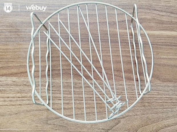 Thử d&ugrave;ng 3 phụ kiện nồi chi&ecirc;n kh&ocirc;ng dầu đang được khen hết lời tr&ecirc;n mạng nhưng chỉ 2 m&oacute;n l&agrave; kh&ocirc;ng &ldquo;fail l&ograve;i&rdquo; - Ảnh 6.