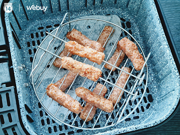 Thử d&ugrave;ng 3 phụ kiện nồi chi&ecirc;n kh&ocirc;ng dầu đang được khen hết lời tr&ecirc;n mạng nhưng chỉ 2 m&oacute;n l&agrave; kh&ocirc;ng &ldquo;fail l&ograve;i&rdquo; - Ảnh 7.