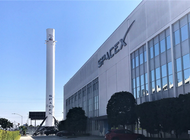 Tỷ ph&uacute; Elon Musk tiền chất th&agrave;nh n&uacute;i: SpaceX vượt mốc 100 tỷ USD, gi&agrave;u thứ hai h&agrave;nh tinh - Ảnh 1.